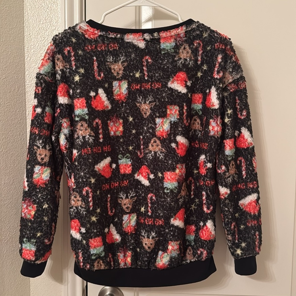 Christmas sweater size medium - Picture 3 of 3